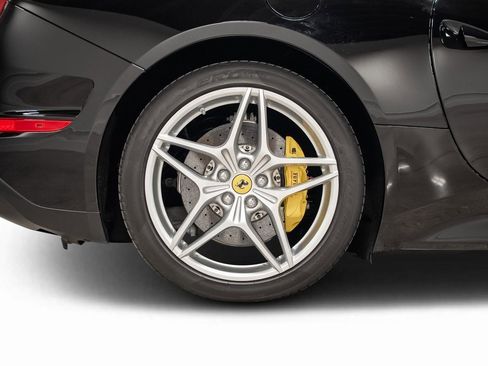Used 2015 Ferrari California T image 30