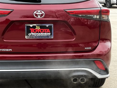 Used 2022 Toyota Highlander XSE image 6