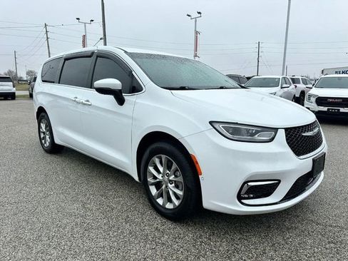 Used 2023 Chrysler Pacifica Touring-L image 8