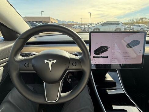 Used 2019 Tesla Model 3 Standard Range Plus image 19