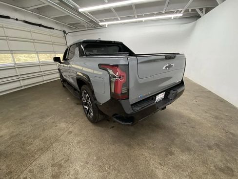 Used 2025 Chevrolet Silverado EV RST AWD/4WD image 4