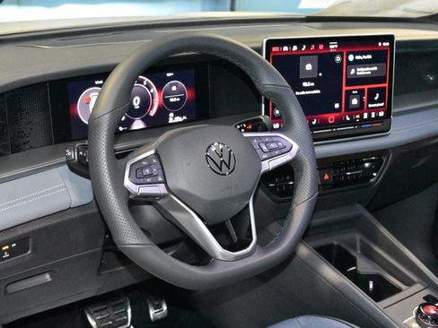 New 2026 Volkswagen Tiguan SE R-Line AWD/4WD image 2
