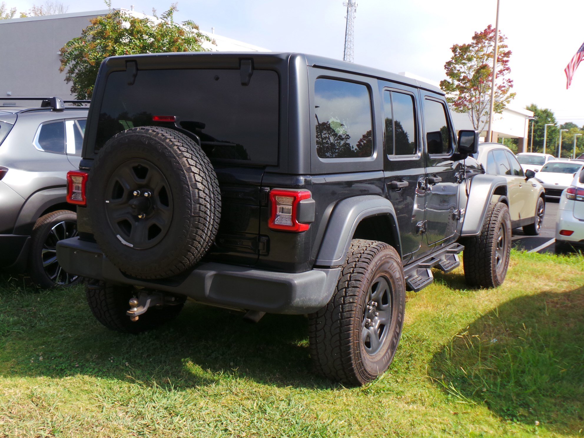 Used 2020 Jeep Wrangler Unlimited Sport AWD/4WD image 3