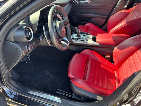 Used 2024 Alfa Romeo Giulia Veloce image 9