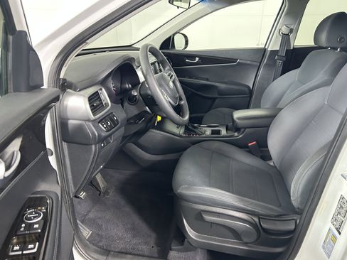 Used 2019 Kia Sorento AWD image 11