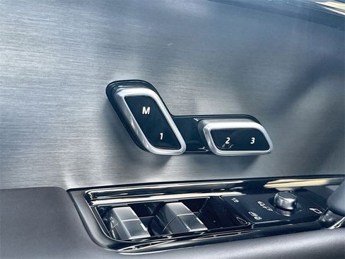 Used 2025 Land Rover Range Rover Sport SE image 20