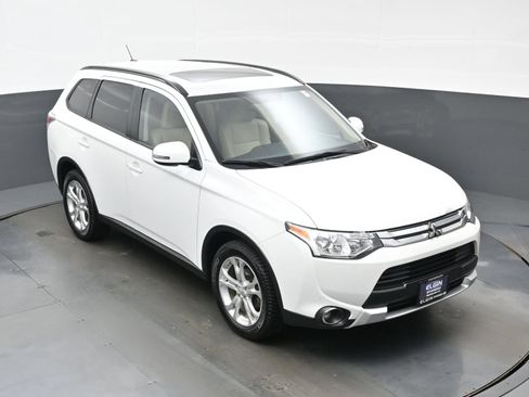 Used 2015 Mitsubishi Outlander SE AWD/4WD image 42