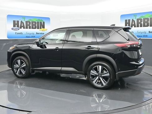 Used 2024 Nissan Rogue SL w/ SL Premium Package image 3