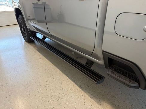 Used 2025 GMC Sierra 2500 AT4 w/ AT4 Premium Plus Package AWD/4WD image 15
