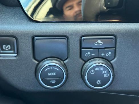 Used 2022 Chevrolet Silverado 1500 LT image 27