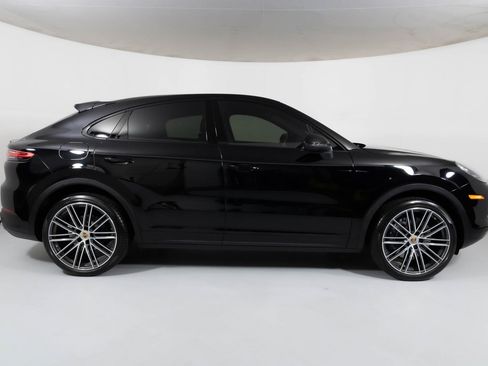 Used 2021 Porsche Cayenne Coupe image 17