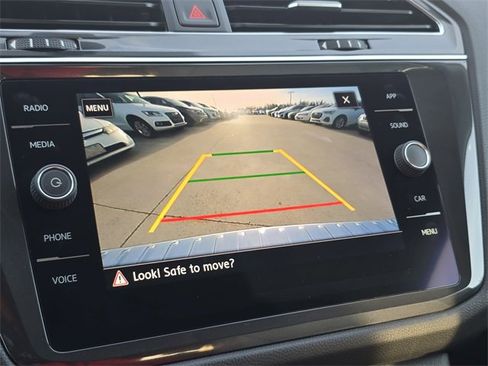 Used 2019 Volkswagen Tiguan SE w/ Panoramic Sunroof Package image 26