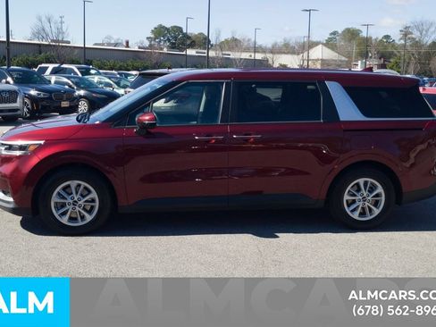 Used 2024 Kia Carnival LX FWD image 10