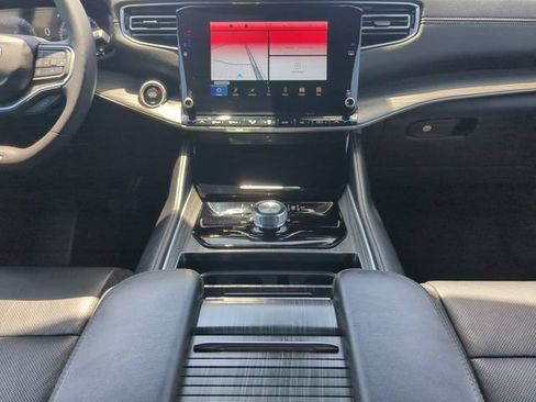 Used 2024 Jeep Wagoneer Series II w/ Flexible Seating Group RWD image 18