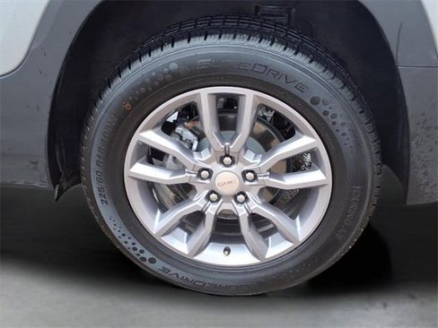 Used 2024 GMC Terrain SLT image 31