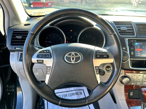 Used 2013 Toyota Highlander Plus w/ Cold Weather Pkg image 12