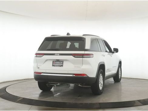 Used 2024 Jeep Grand Cherokee Laredo image 7