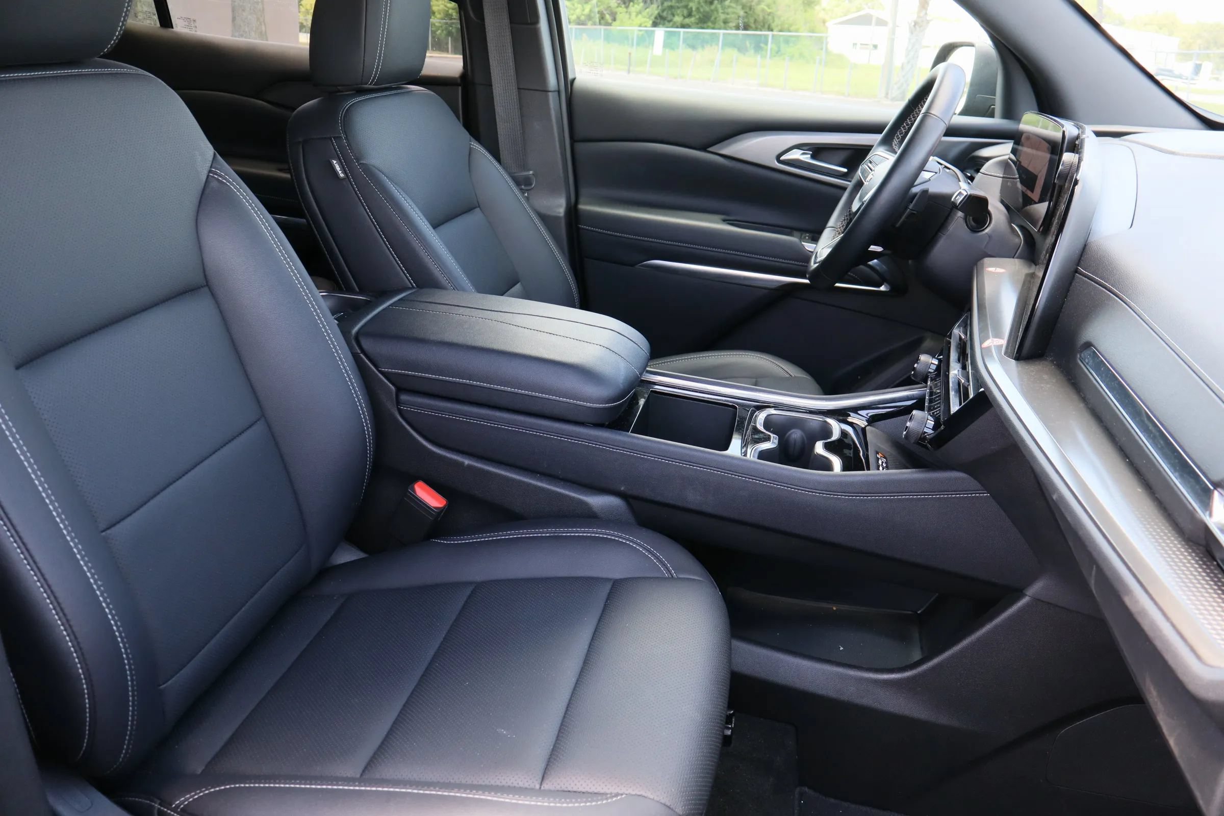 Used 2026 Chevrolet Traverse LT FWD image 28