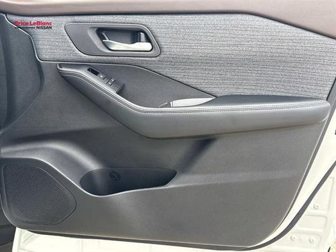 Used 2023 Nissan Rogue SV FWD image 13