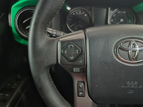 Used 2020 Toyota Tacoma TRD Off-Road w/ TRD Premium Off Road Package AWD/4WD image 19