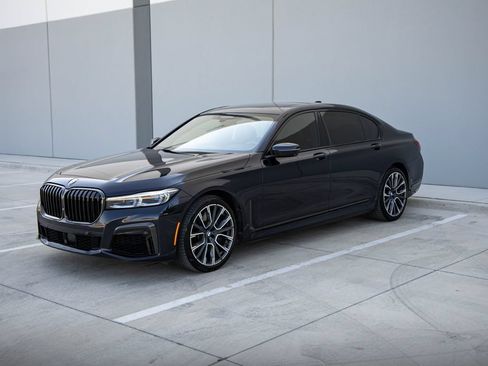 Used 2020 BMW 740i xDrive w/ M Sport Package AWD/4WD image 4