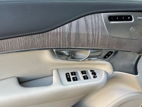 Used 2023 Volvo XC90 B6 Ultimate w/ Lounge Package image 10