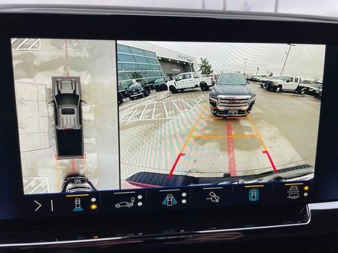 Used 2025 Chevrolet Silverado 2500 ZR2 w/ Technology Package image 23