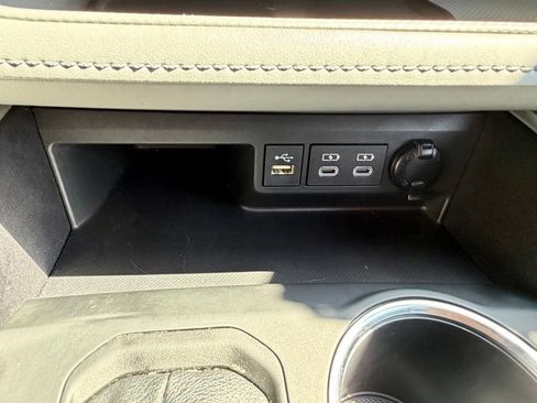 Used 2023 Toyota Highlander XLE AWD/4WD image 28