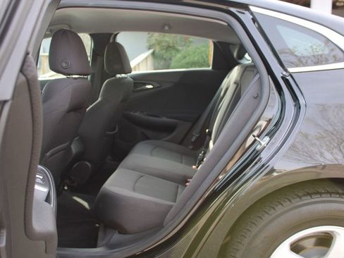 Used 2017 Chevrolet Malibu LS image 24