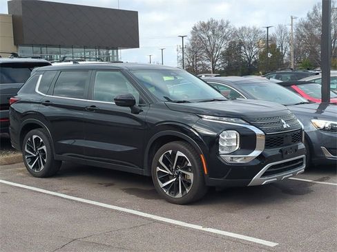 Used 2024 Mitsubishi Outlander SE Black Edition image 5