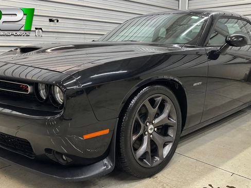 Used 2019 Dodge Challenger R/T RWD image 1