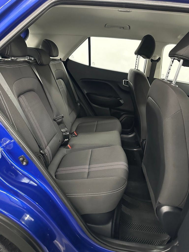 Used 2022 Hyundai Venue FWD image 27