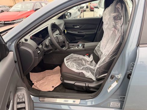 New 2026 Nissan Sentra SR w/ Floor Mat Package image 6
