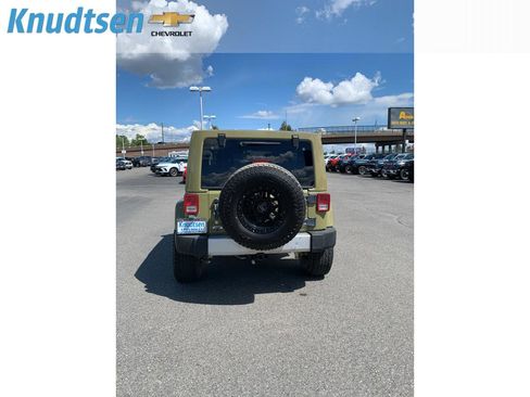 Used 2013 Jeep Wrangler Unlimited Sahara AWD/4WD image 6