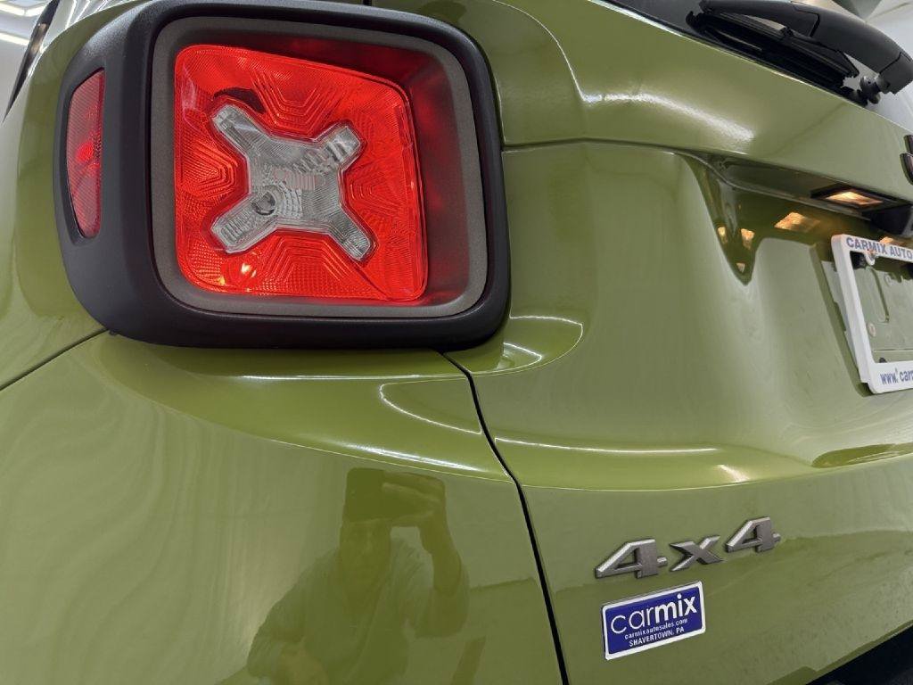 Used 2016 Jeep Renegade 75th Anniversary AWD/4WD image 37