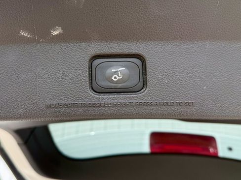 Used 2014 Ford Explorer XLT w/ Equipment Group 202A AWD/4WD image 19