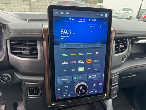 Used 2022 Ford F150 Lightning Lariat image 19