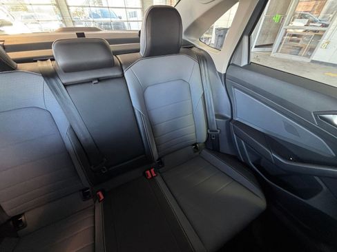Used 2025 Volkswagen Jetta SE image 37