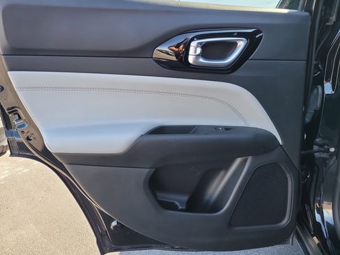 Used 2023 Jeep Compass Limited image 10