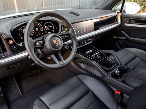 Certified 2026 Porsche Cayenne AWD/4WD image 4