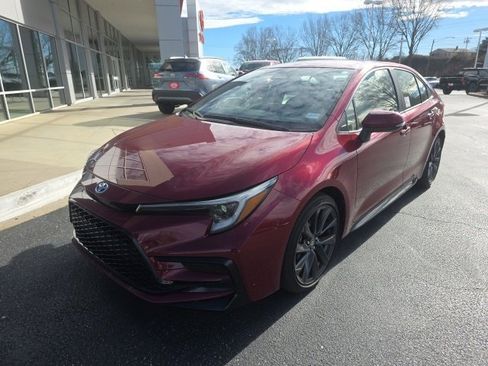 Used 2025 Toyota Corolla SE image 3