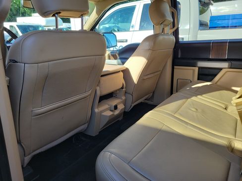 Used 2017 Ford F150 Lariat w/ Equipment Group 501A Mid RWD image 7