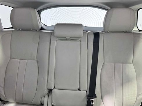 Used 2019 Land Rover Discovery Sport HSE image 25