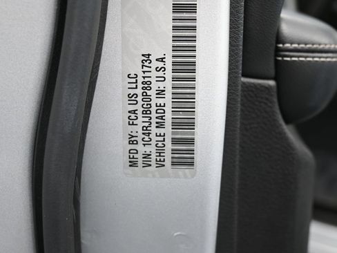 Used 2023 Jeep Grand Cherokee L Limited image 19