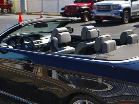 Used 2013 BMW 335i Convertible RWD image 21