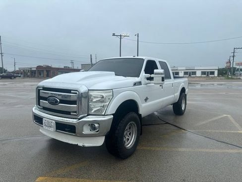 Used 2014 Ford F250 Lariat w/ Lariat Interior Package AWD/4WD image 2