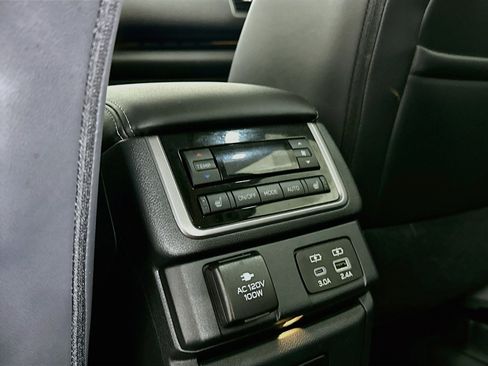 Used 2024 Subaru Ascent Touring AWD/4WD image 28