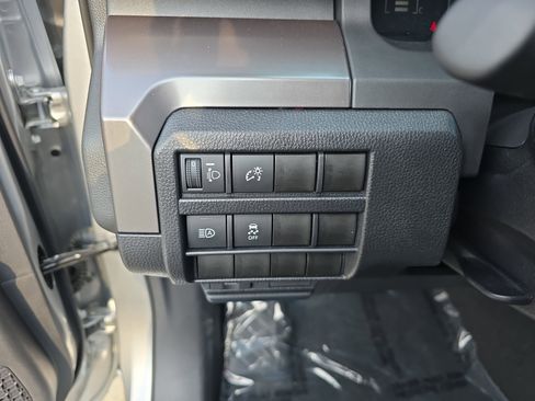 Used 2025 Toyota Tacoma SR5 AWD/4WD image 28