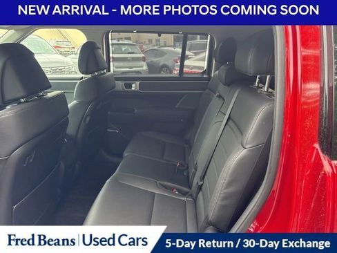 Used 2025 Hyundai Santa Fe Limited AWD/4WD image 8