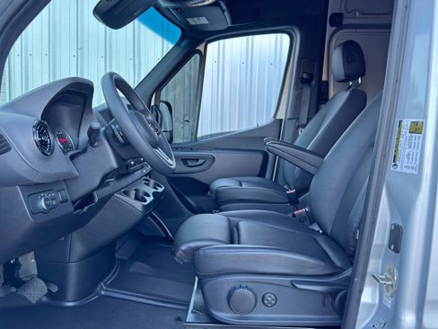 Used 2023 Mercedes-Benz Sprinter 2500 image 16